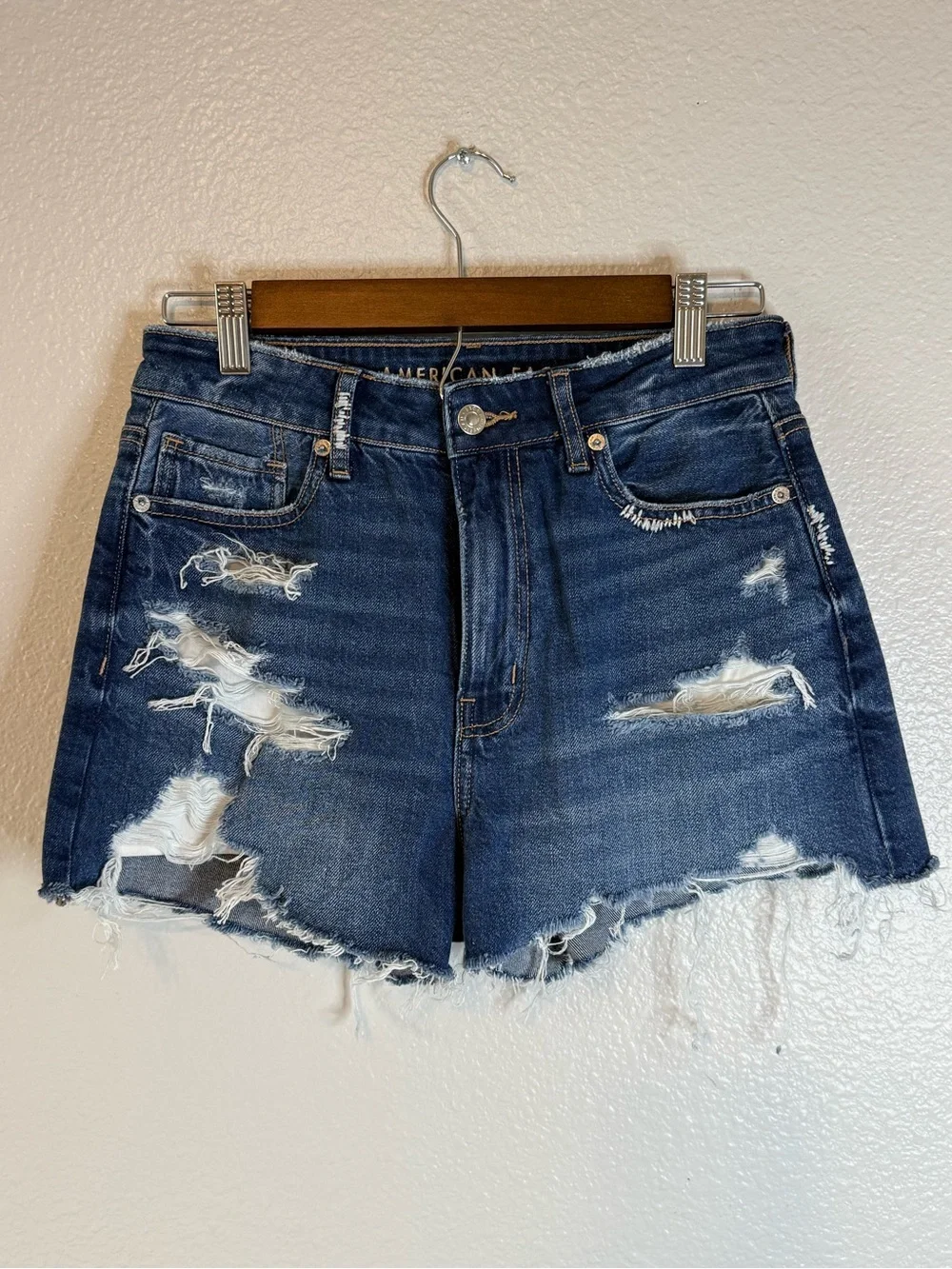 American Eagle Mom Denim Shorts Size 2 High Rise Distressed Dark Wash Frayed Hem